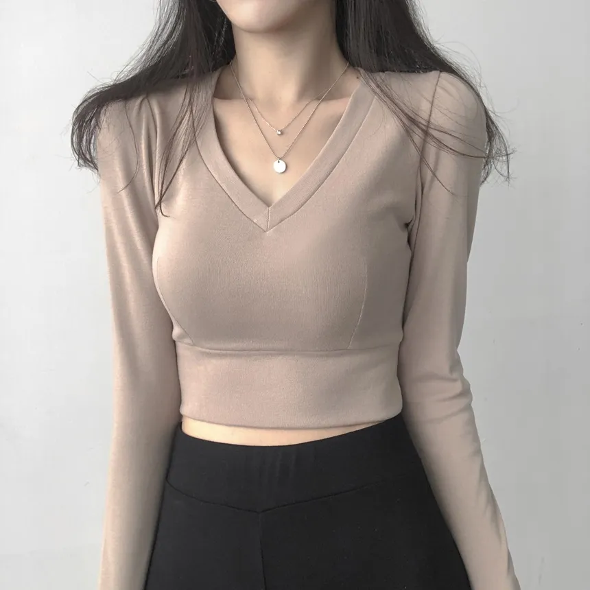 VネッククロップドTシャツ | レディースファッション通販 - DHOLIC
