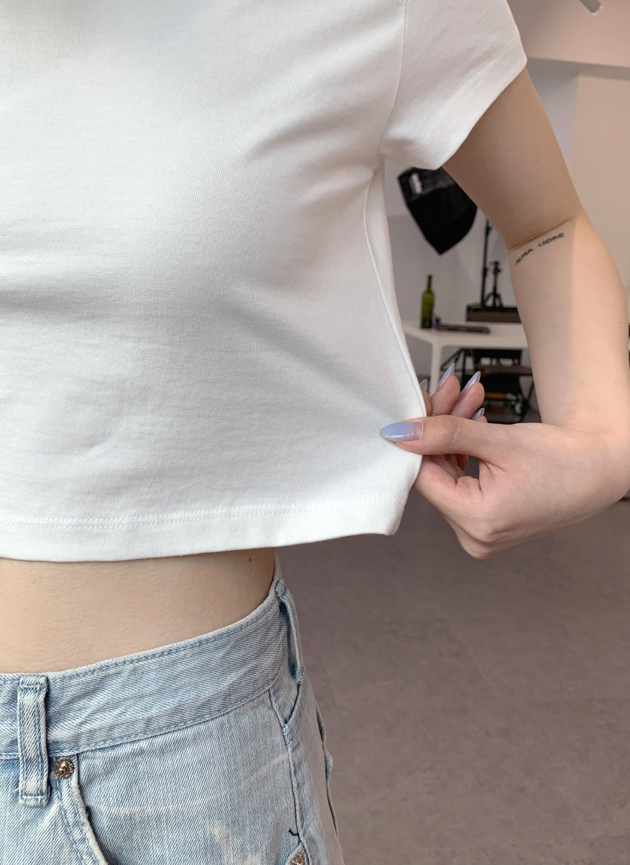 クルーネッククロップドTシャツ | レディースファッション通販 - DHOLIC