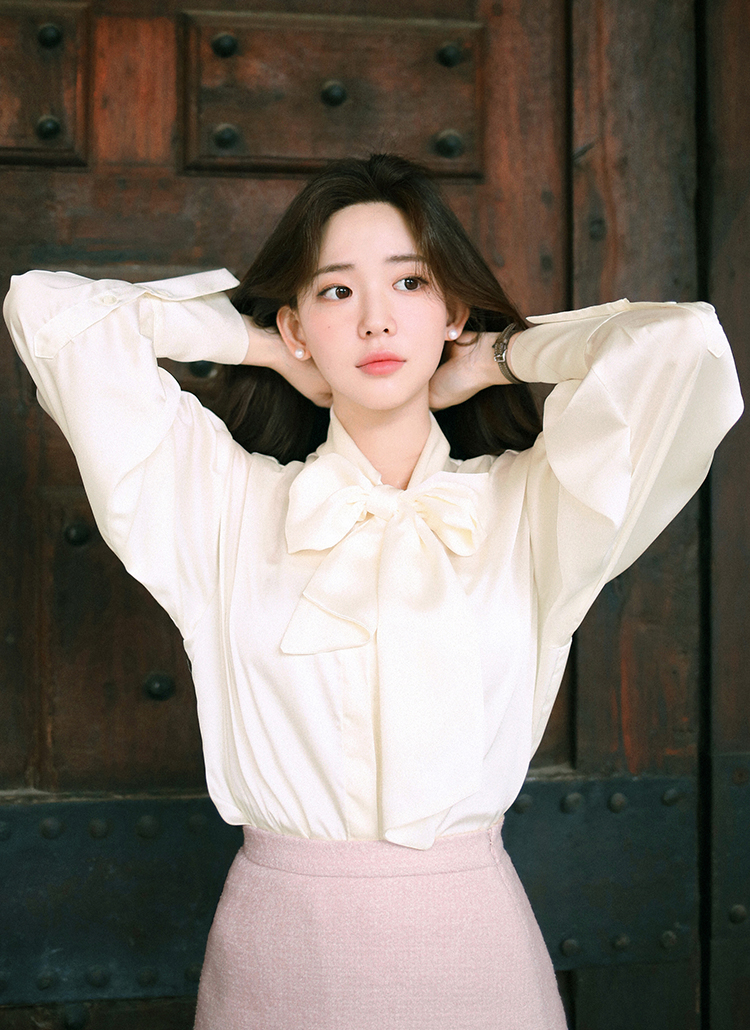 [ブルーベリル] ブラウス レディース バックリボン シフォン フレア パフスリーブ 長袖 立ち襟 くるみ釦 カフス blue beryl ブルーベリル ブラウス レディース バックリボン シフォン