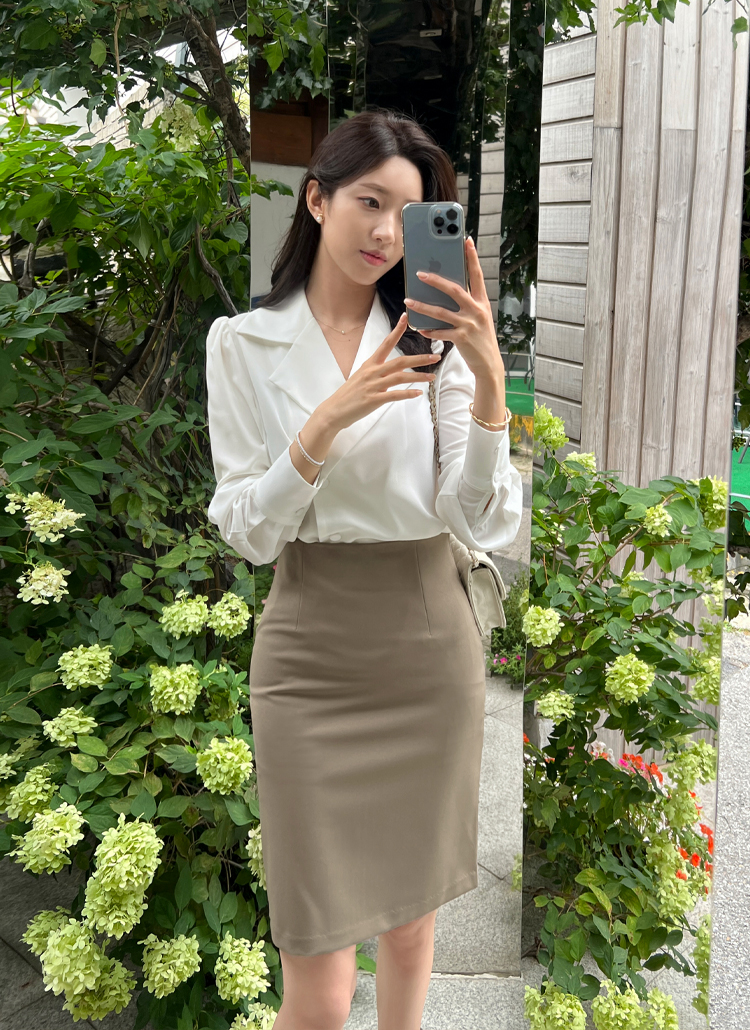 新品 タグ付き イタリア製 フリル付きタイトスカート 新品 タグ付き イタリア製 フリル付きタイトスカート