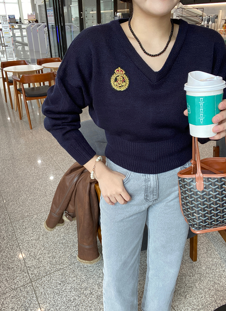 Vネックエンブレムニット | レディースファッション通販 - DHOLIC
