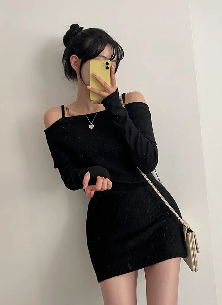 オフショルダー黒ドレス金色刺繍 可愛かっ