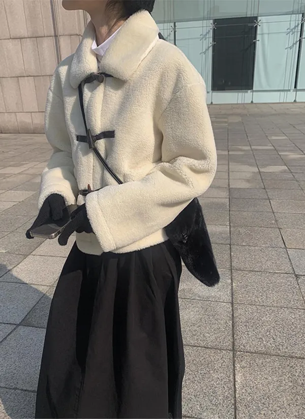 カラーネックトグルボタンムートン風ジャケット | anyonemore | 詳細画像1
