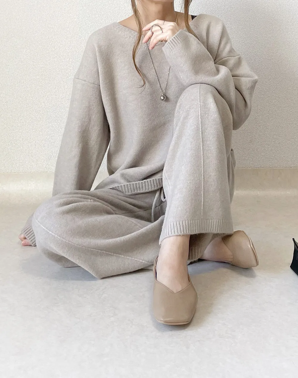 Vネックニット・パンツセットアップ | レディースファッション通販 