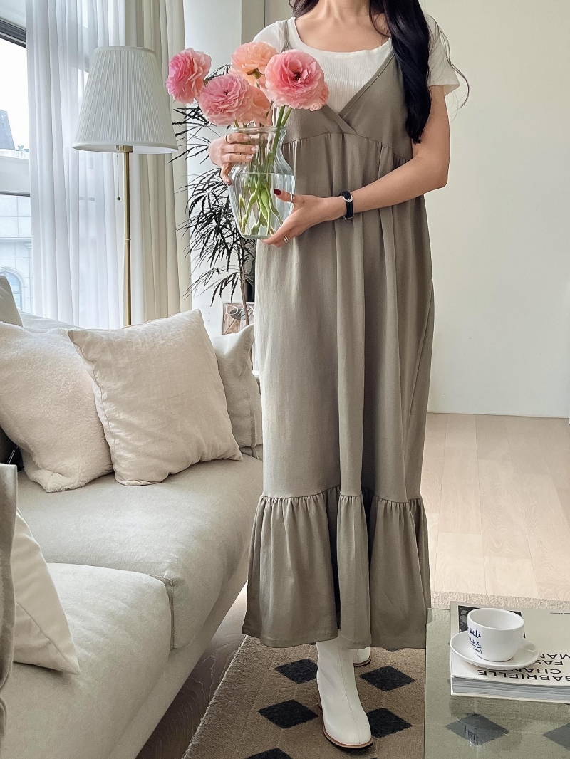 Vネックギャザーキャミワンピース