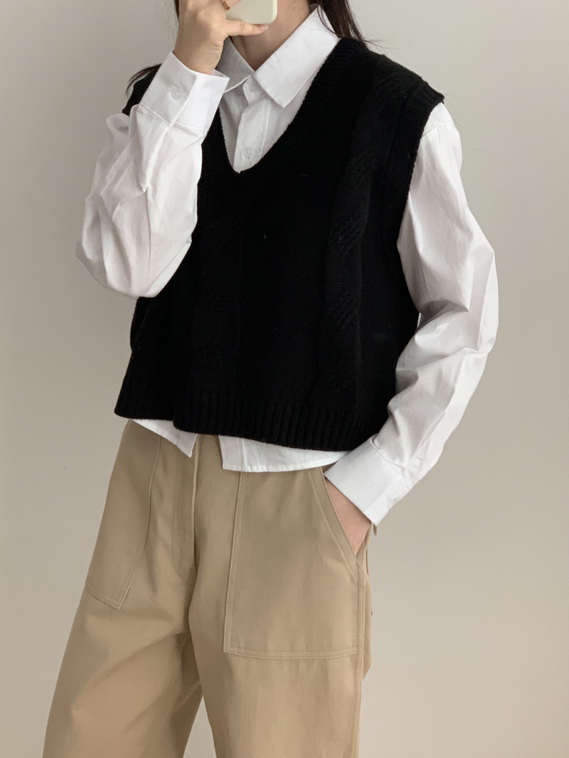 黒のVネックニットベスト AMERICAN HOLIC（アメリカンホリック）の「ラメ入リVネックニット