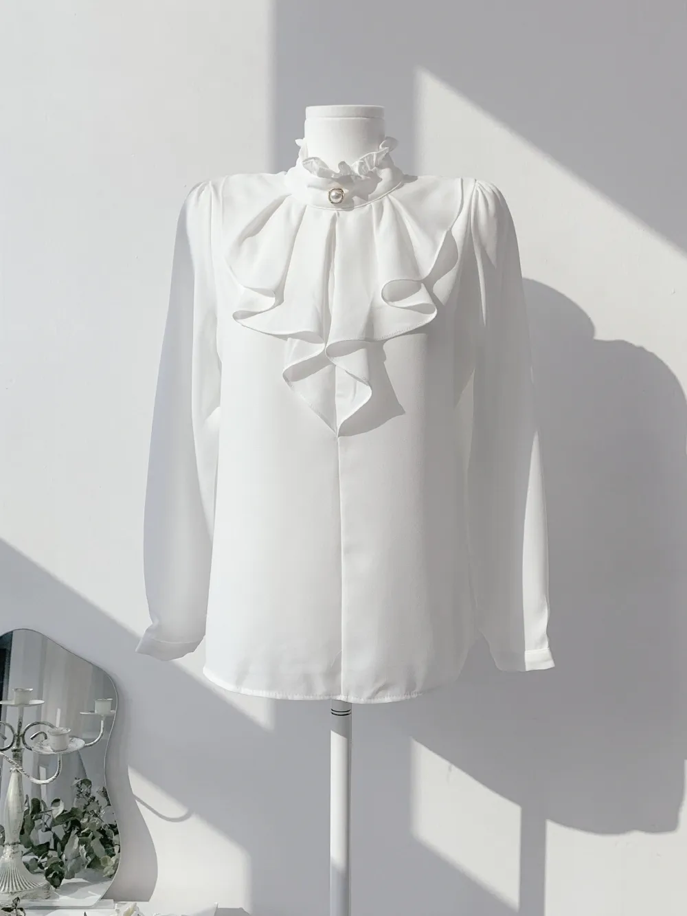 パールボタンラッフルブラウス | audreybubble | 詳細画像3