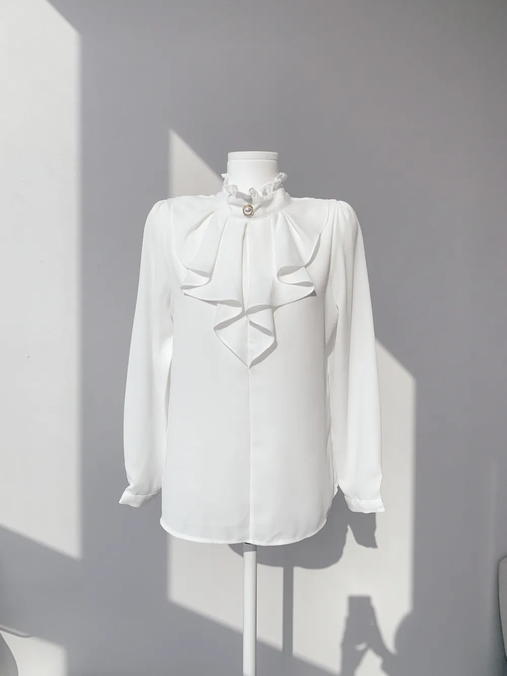 パールボタンラッフルブラウス | audreybubble | 詳細画像30