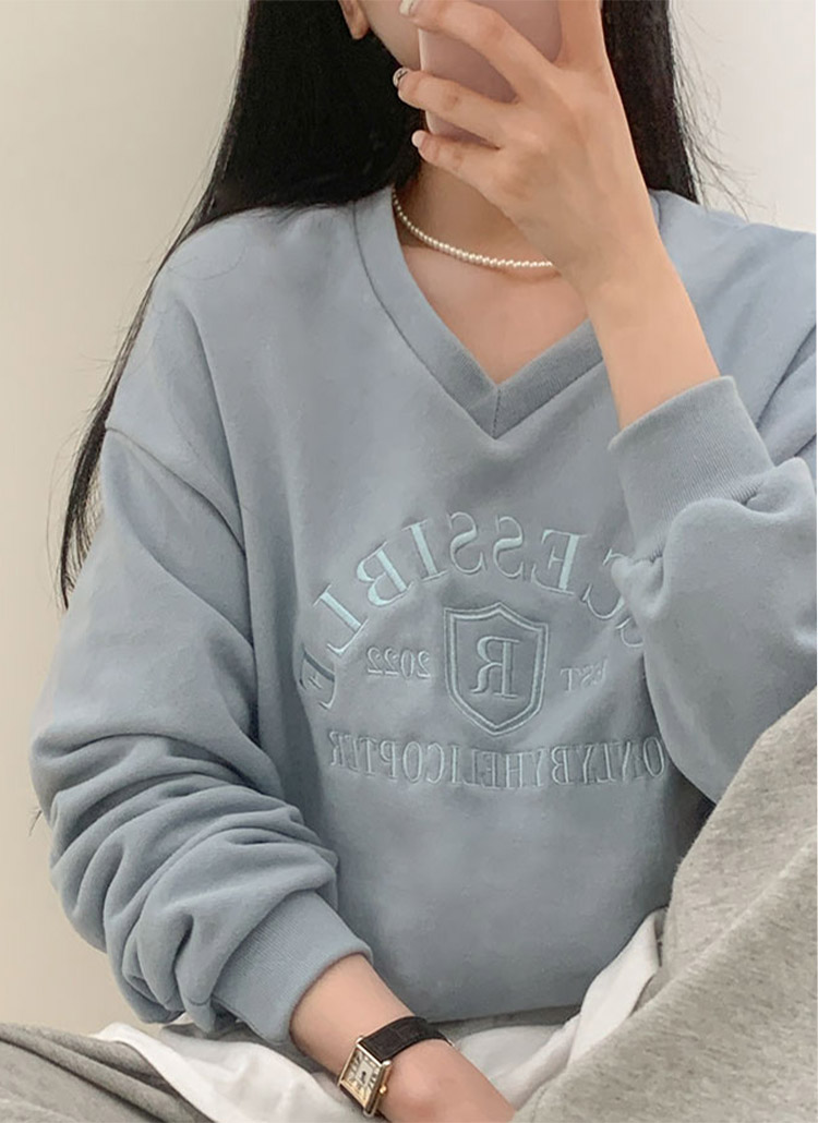 Vネック英字刺繍スウェット | レディースファッション通販 - DHOLIC