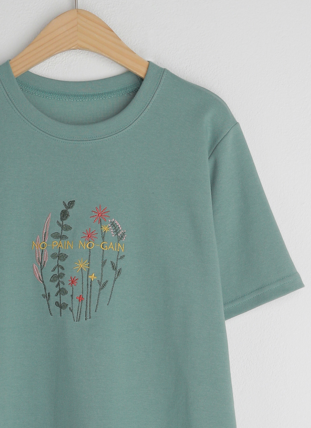 花柄刺繍半袖Tシャツ | レディースファッション通販 - DHOLIC