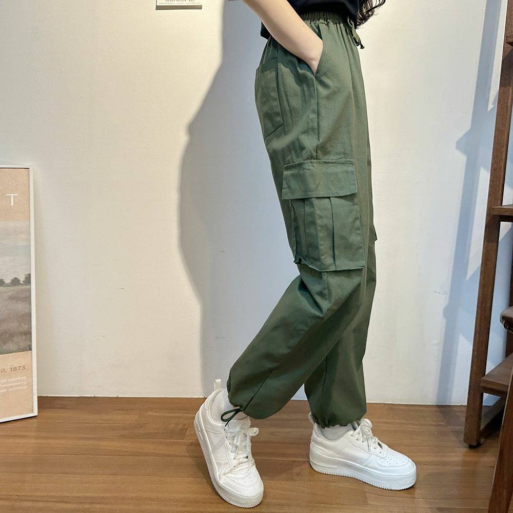 オリーブ カーゴパンツ ドローストリング付き オリーブ カーゴパンツ ドローストリング付き