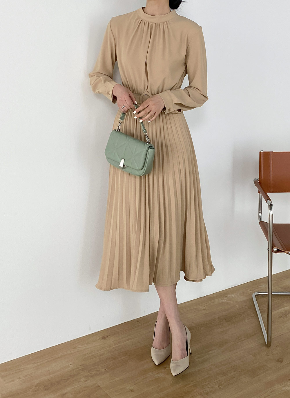 ベルト付リボンネックプリーツワンピース | レディースファッション