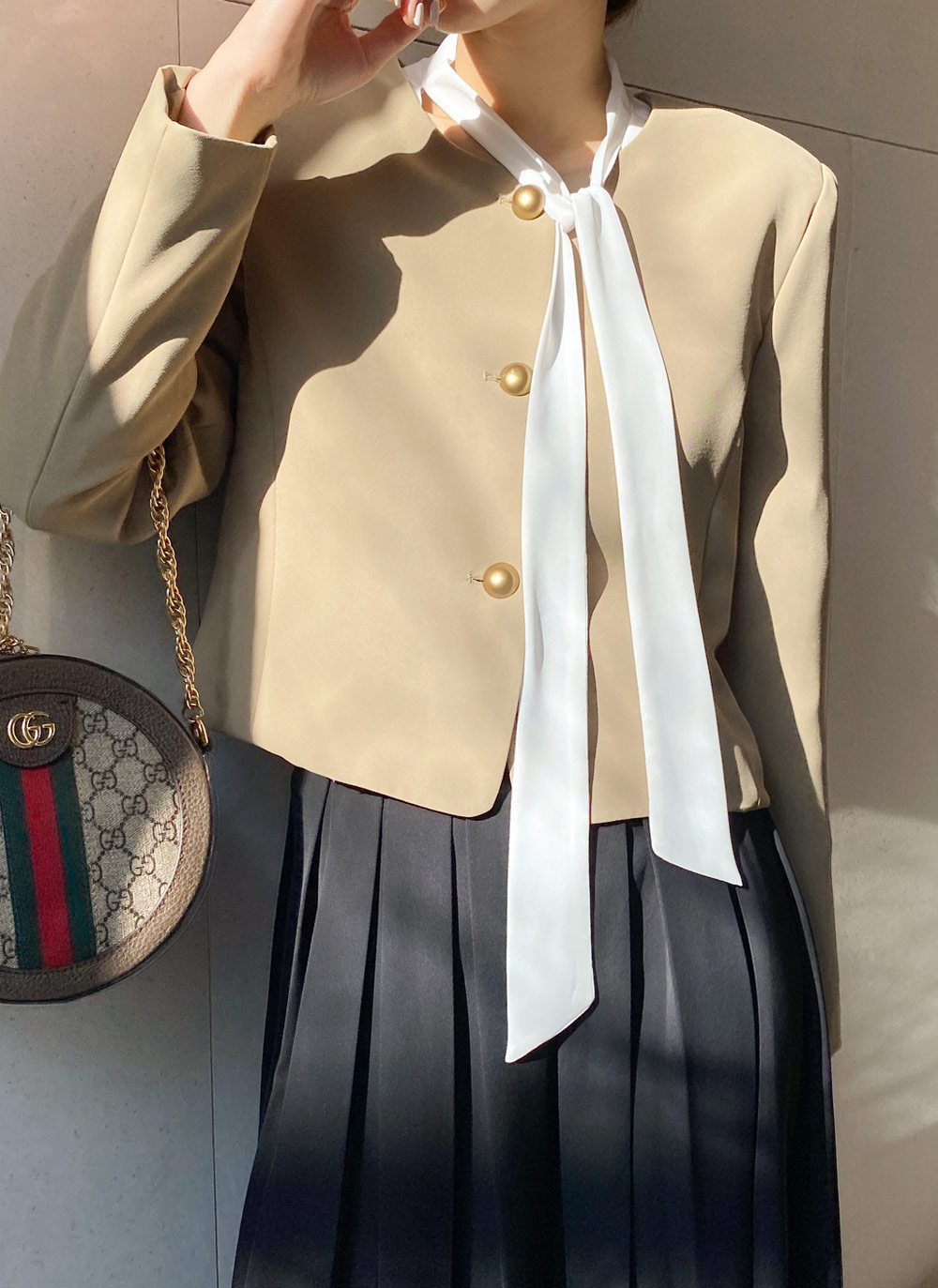 ゴールドボタンノーカラークロップドジャケット | レディース