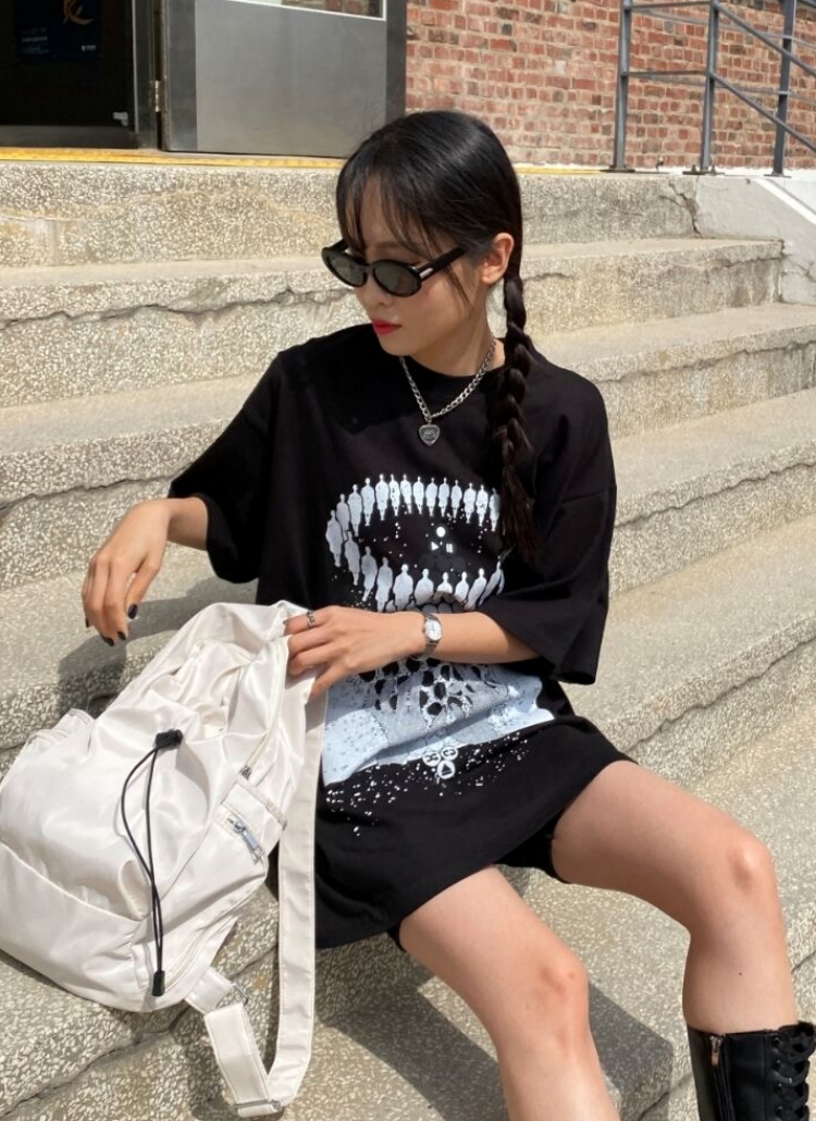 グラフィックユニークオーバーTシャツ | レディースファッション