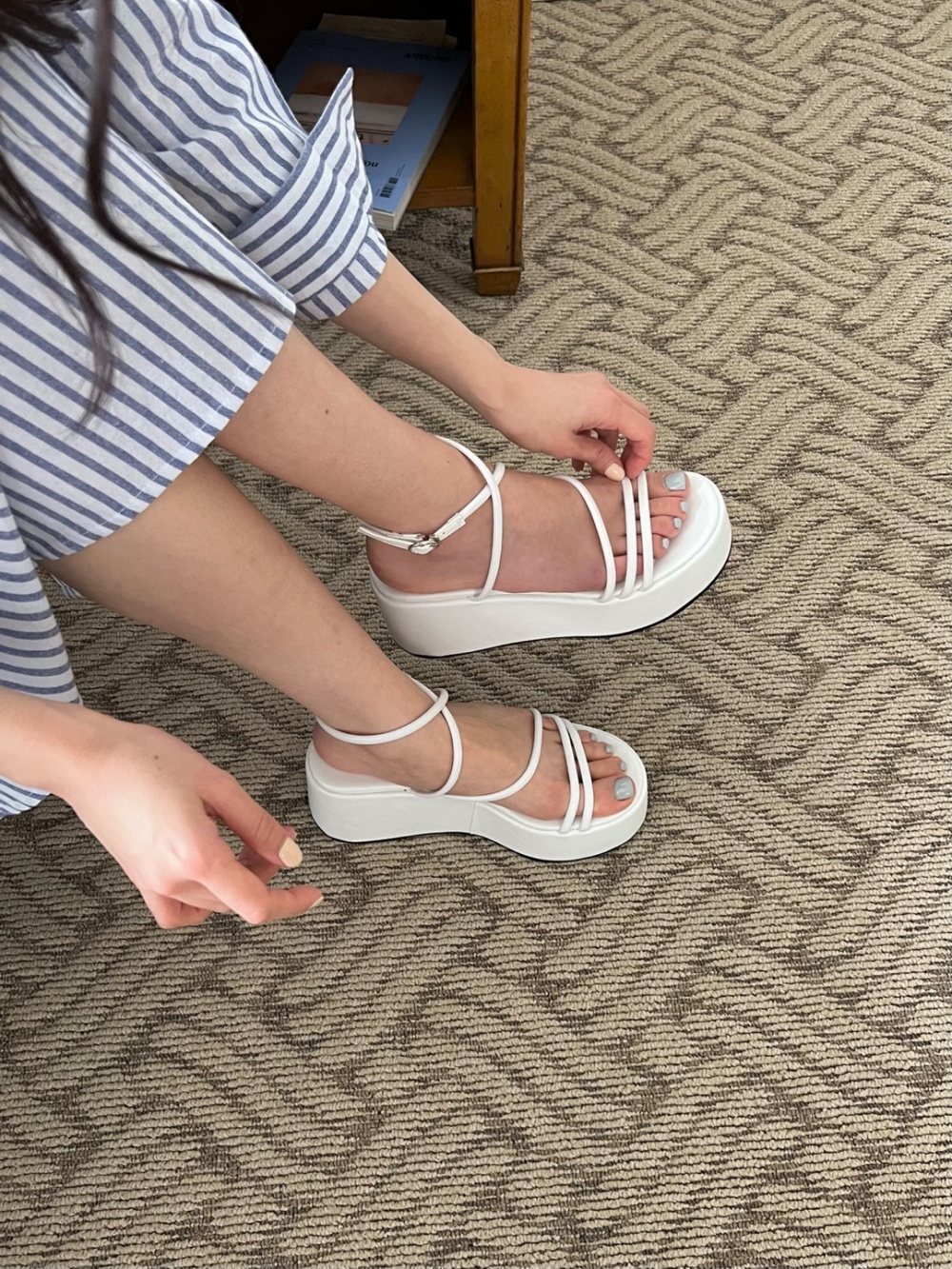 厚底クロスストラップサンダル | レディースファッション通販 - DHOLIC