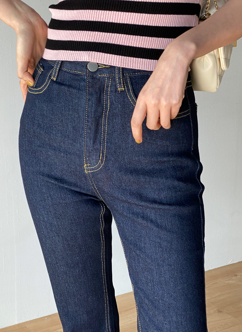 ステッチフレアデニムパンツ | レディースファッション通販 - DHOLIC ステッチフレアデニムパンツ | レディースファッション通販 - DHOLIC