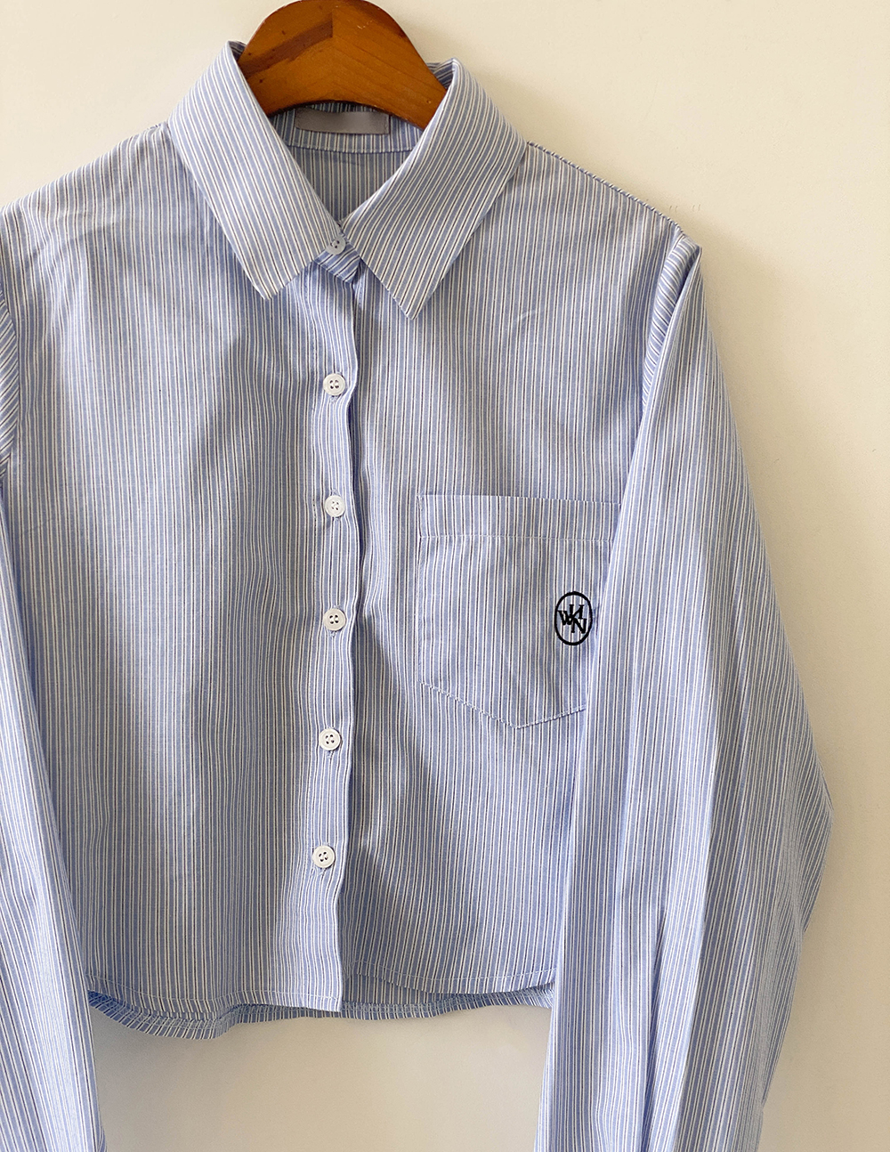 ロゴストライプクロップドシャツ | レディースファッション通販 - DHOLIC