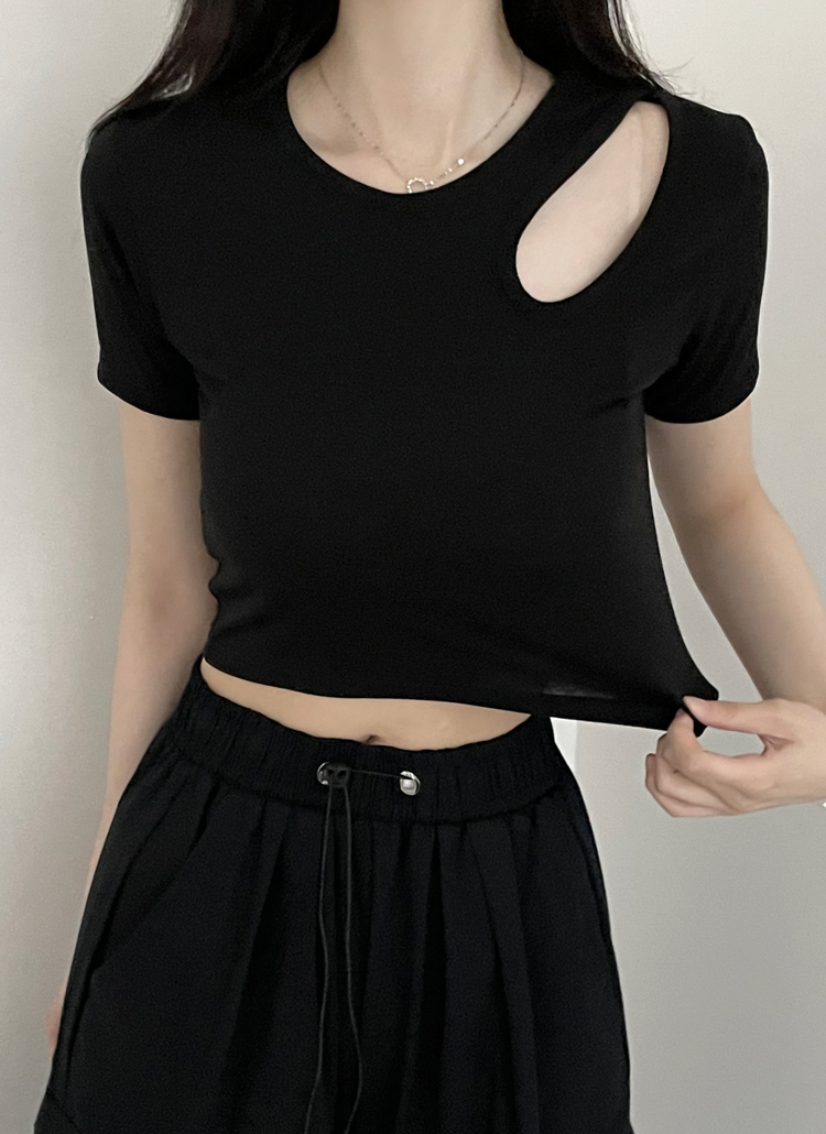 ショルダーカットアウトTシャツのサムネイル