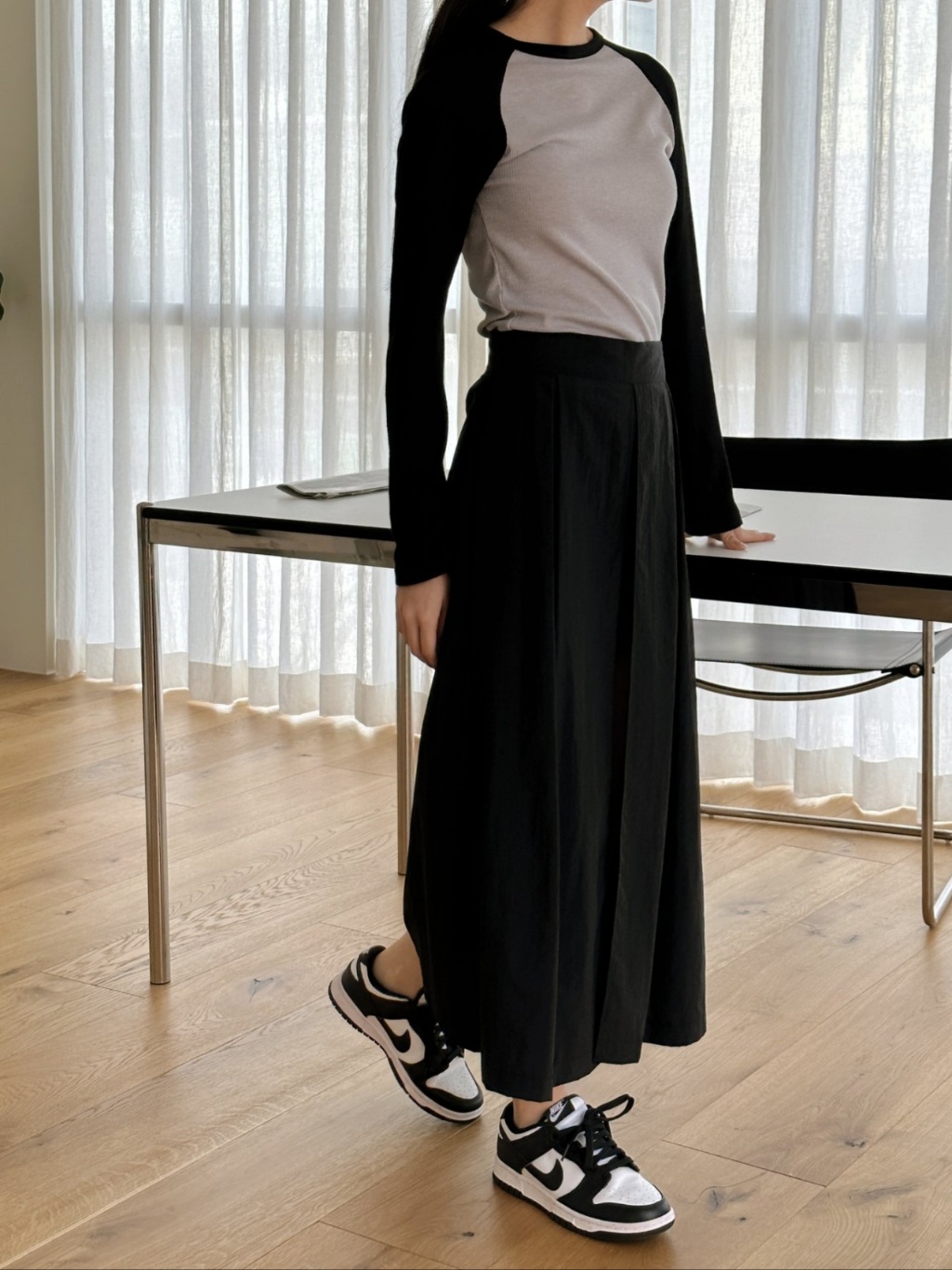 【美品】レスミルズ ロングパンツ+カットソー（黒×白） スリットロングスカートパンツ | レディースファッション通販 - DHOLIC