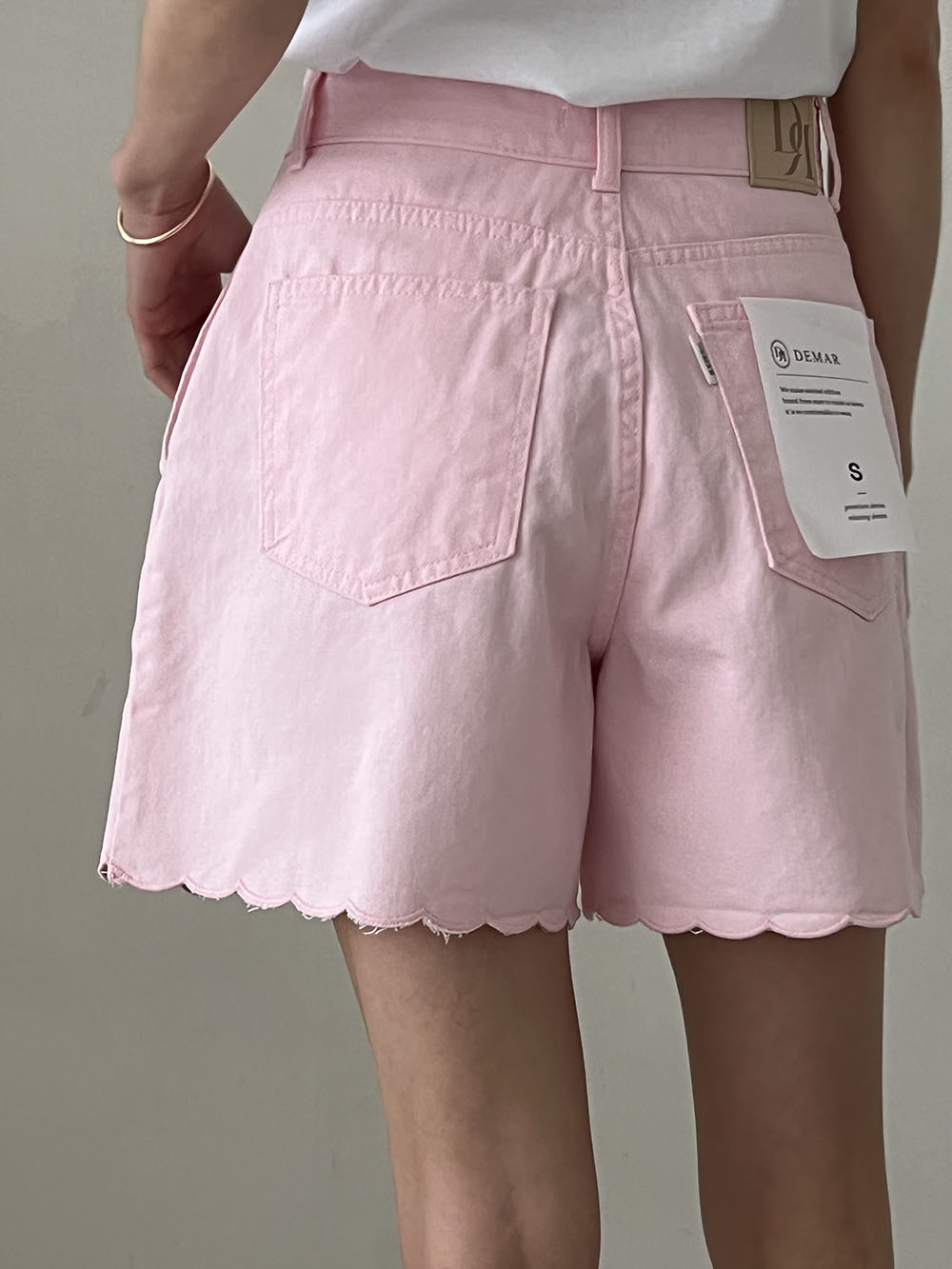 ツーボタンタックスカラップショートパンツ レディースファッション通販 DHOLIC