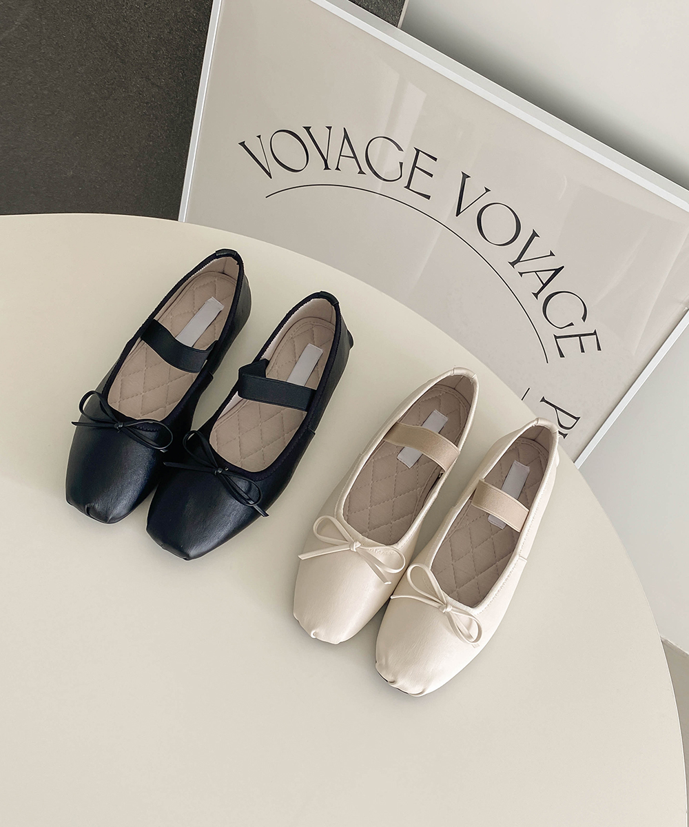 ◆Ganni◆リボン フェイクレザー バレエシューズ 送料込 ガニー24年秋冬バレエシューズ、並ぶアイレット×リボンスクエア