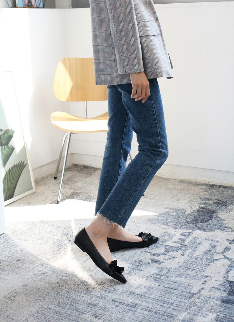 【人気デザイン】極美品 Offen【37】フラットシューズ 黒 フリル付き 軽量 ポインテッドフリルフラットパンプス | レディースファッション