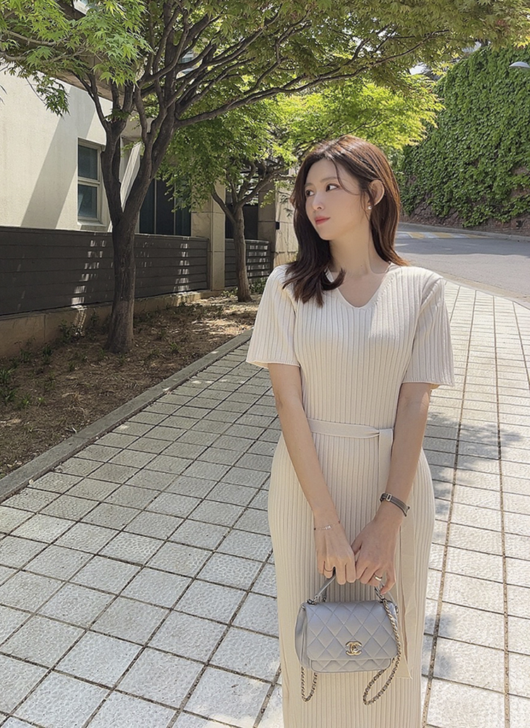 アイボリーニットワンピース 半袖 新品 Vネックリブ半袖ニットワンピース | レディースファッション通販 - DHOLIC