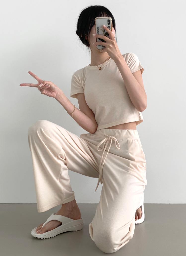 クロップド半袖Tシャツ&パンツSETのサムネイル