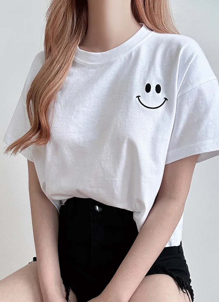 スマイル刺繍クロップドTシャツ | ddaygirl | 詳細画像1
