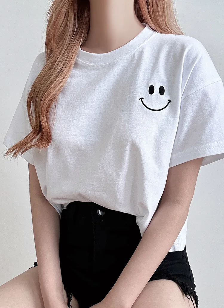 スマイル刺繍クロップドTシャツ | レディースファッション通販 - DHOLIC