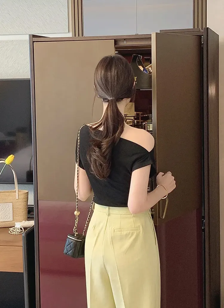 シャーリングクロップドオフショルTシャツ | citynwoman | 詳細画像1