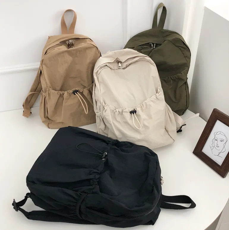 【極美品】Dooney&Bourke リュック ドローコード ネイビー レザー 極美品】Dooney&Bourke リュック ドローコード ネイビー レザー