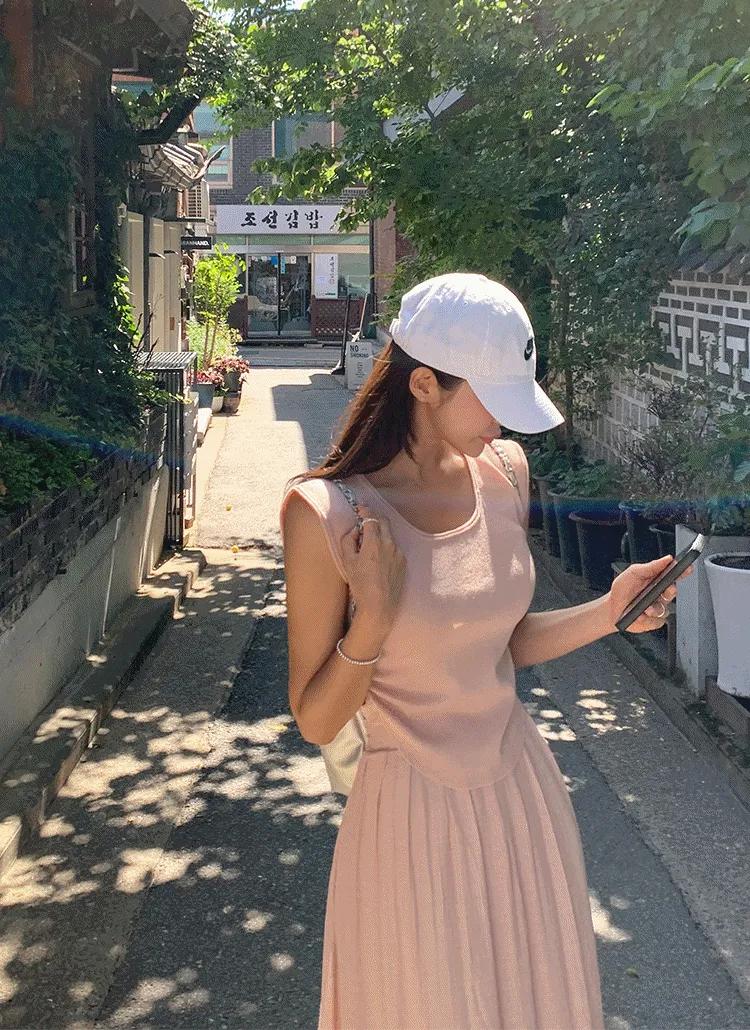 スクエアネックサイドシャーリングノースリーブ | theresheis | 詳細画像1