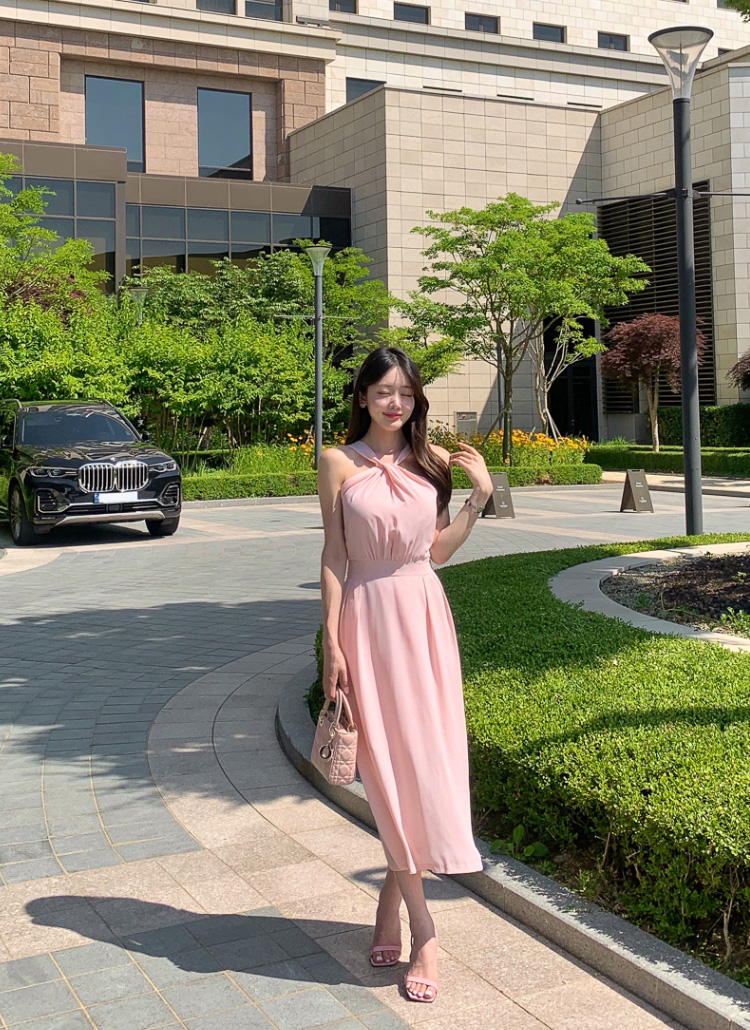 ツイストホルターネックノースリワンピース | レディースファッション