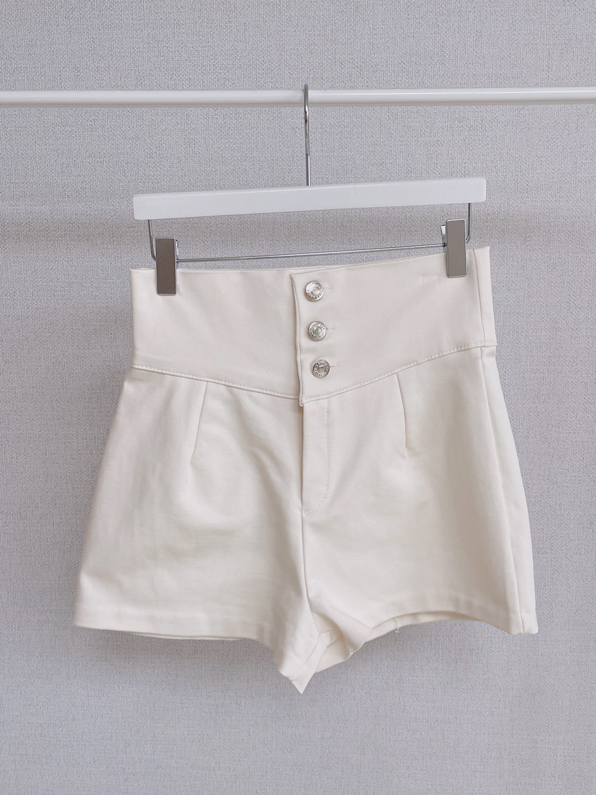 ホワイトショートパンツ ボタン付き ZARA ホワイト ボタン付きショートパンツ - メルカリ