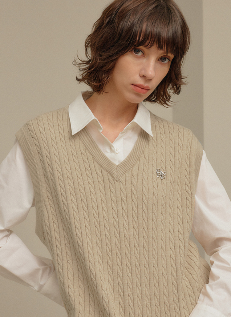 エッセンシャルケーブルニットベスト(BEIGE) | レディースファッション