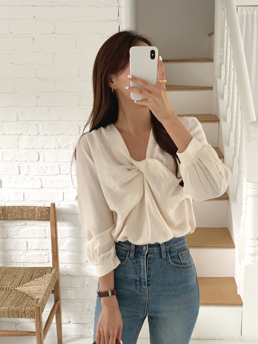 ツイストVネックパフブラウス | レディースファッション通販 - DHOLIC 