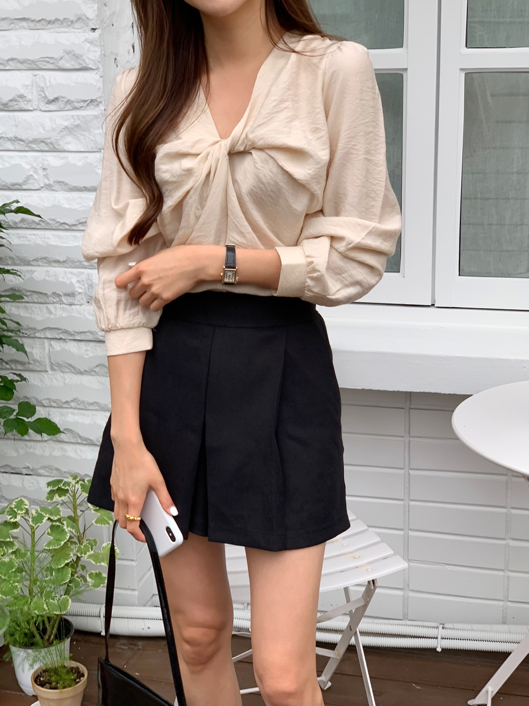 ツイストVネックパフブラウス | レディースファッション通販 - DHOLIC 