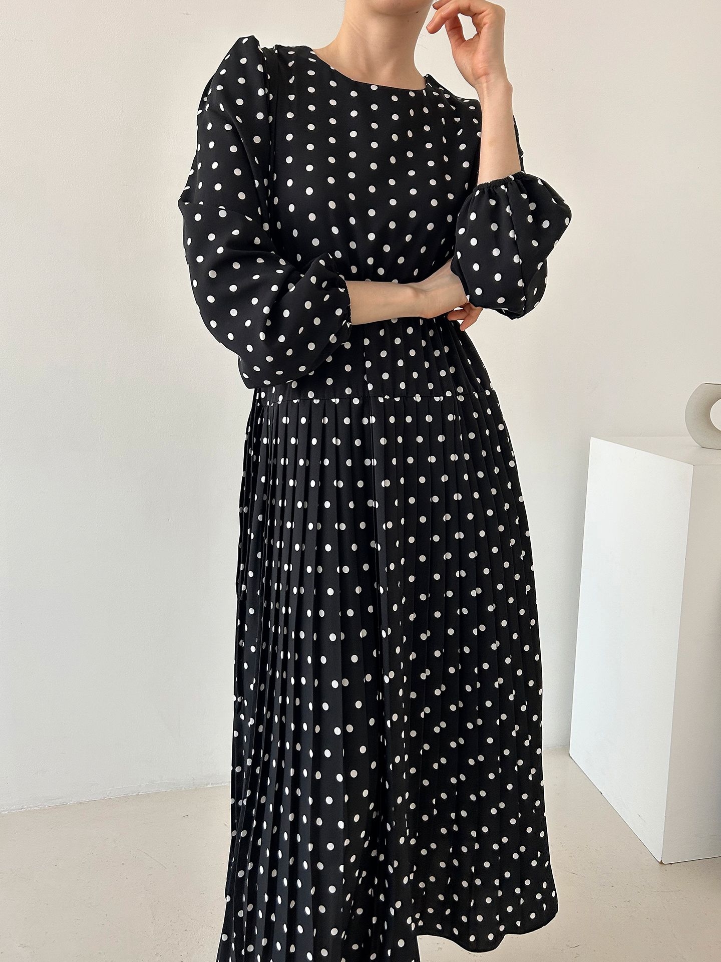 DRESCCO ドレスコのワンピースとヘアアクセサリ ドットワンピース