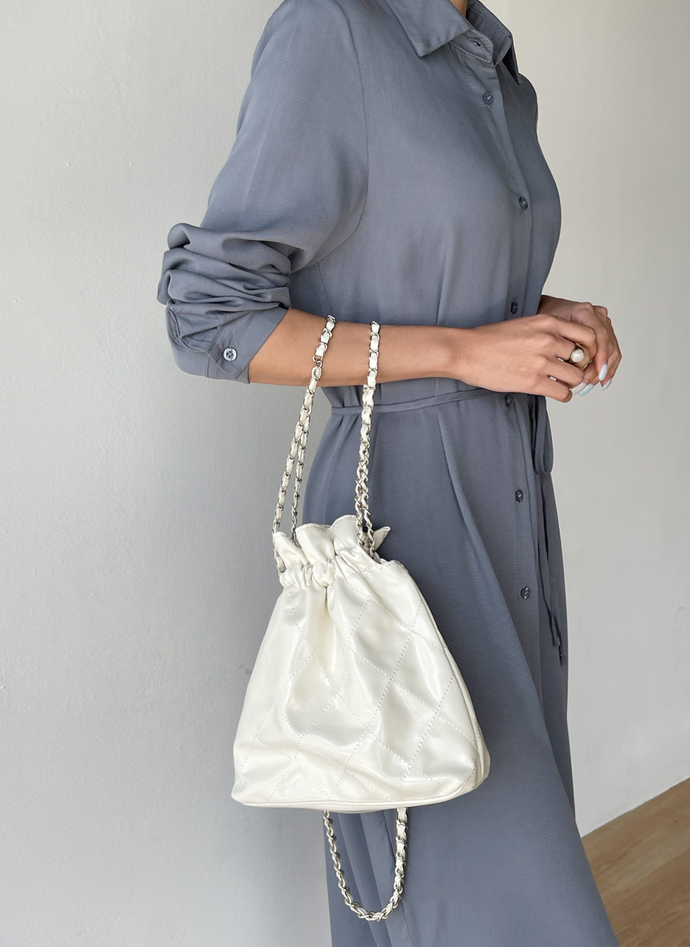 韓国デザイン キルティング チェーン パール BAG バッグ 巾着 韓国デザイン キルティング チェーン パール BAG バッグ 巾着