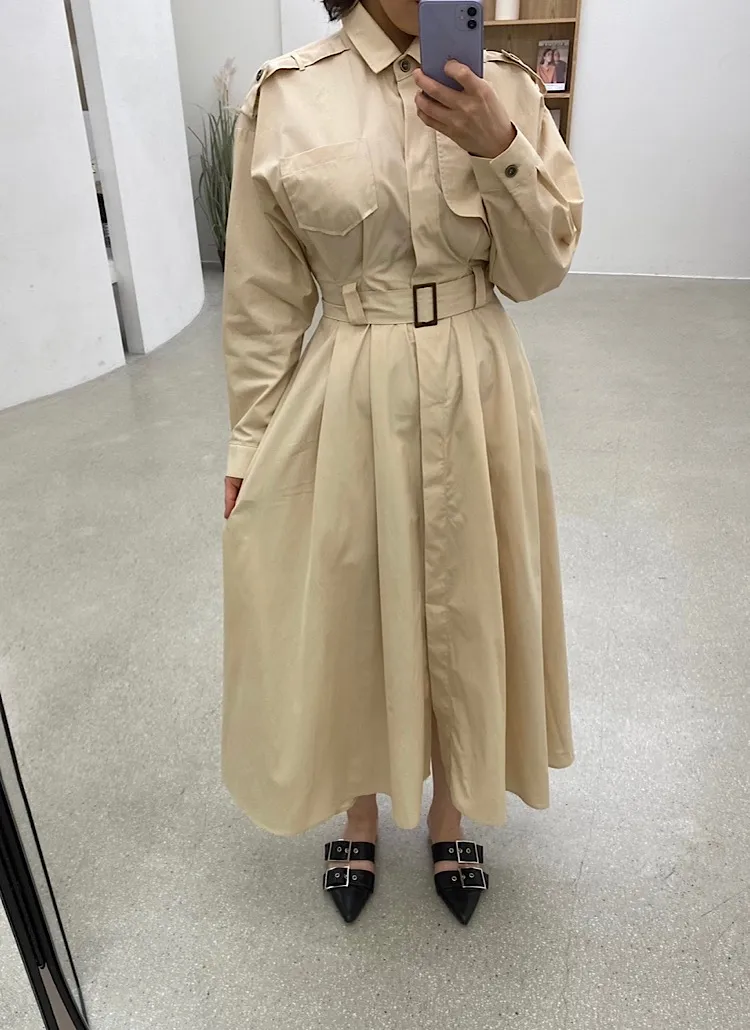 エポカ　ベルト付き　ノーカラーロングコート　38　ゴールド金具 ベルト付ガンフラップエポレットワンピース | レディースファッション