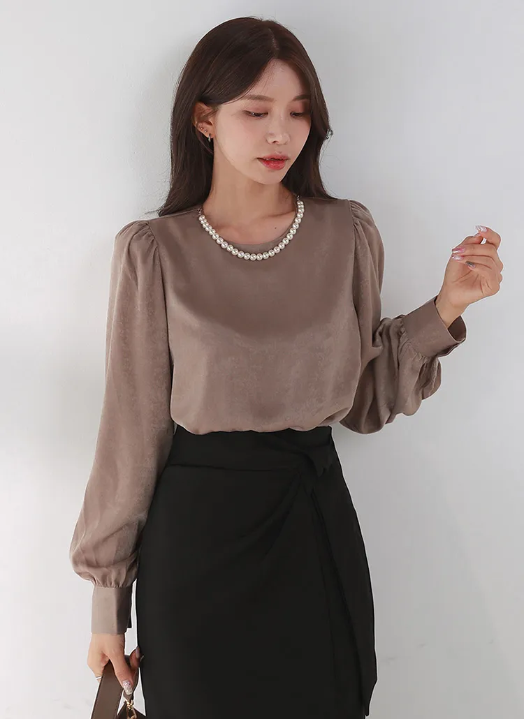 パール調ネックレス付シルキーブラウス | DHOLIC | 詳細画像1