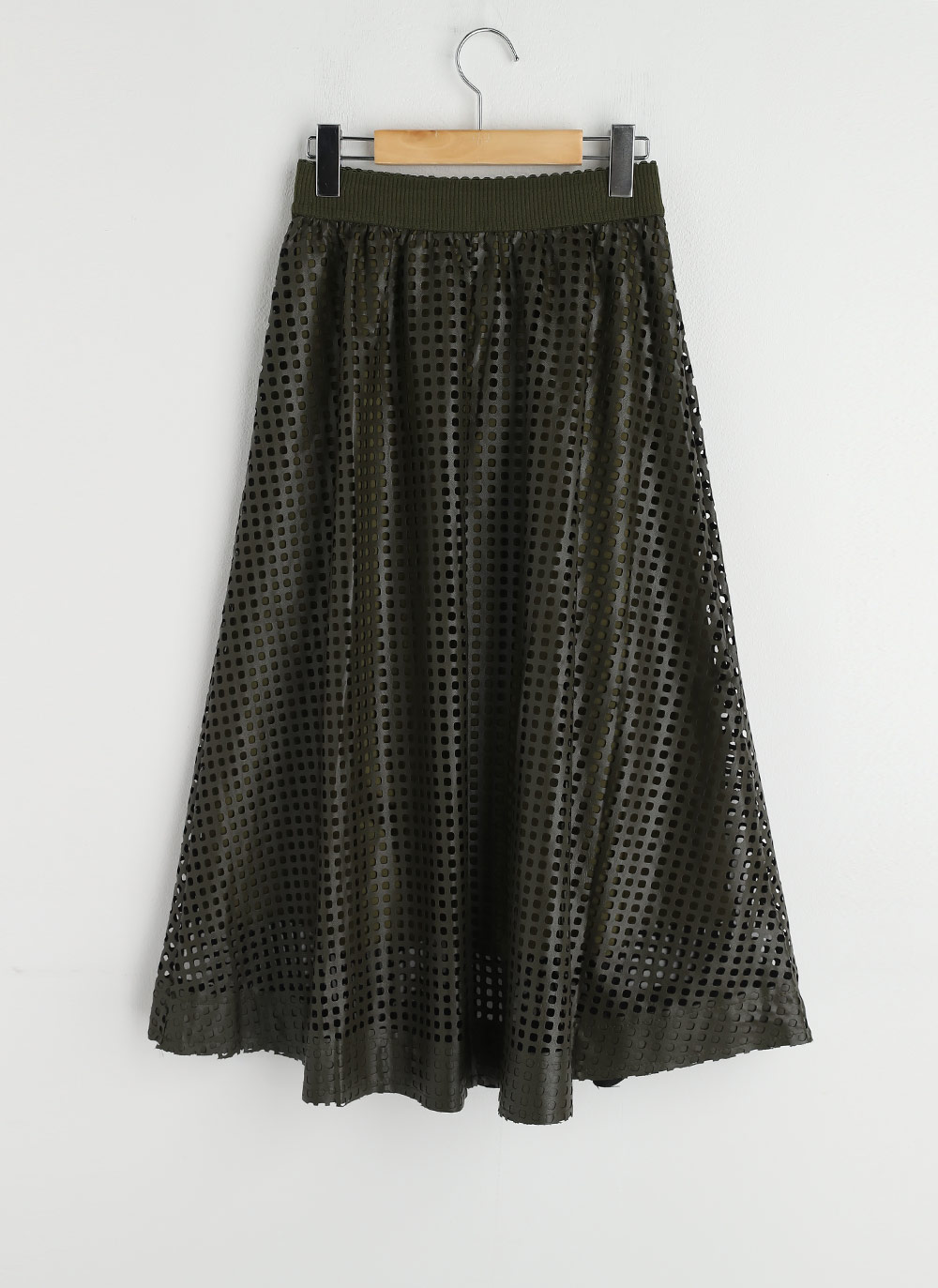 レザー調パンチングフレアスカート | DHOLIC | 詳細画像25