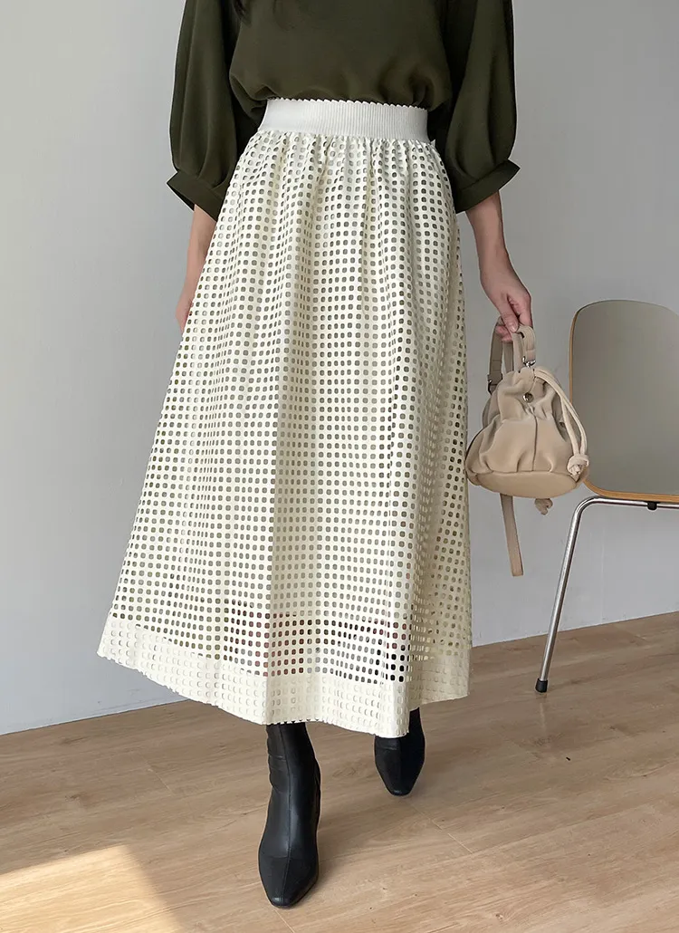 レザー調パンチングフレアスカート | DHOLIC | 詳細画像1