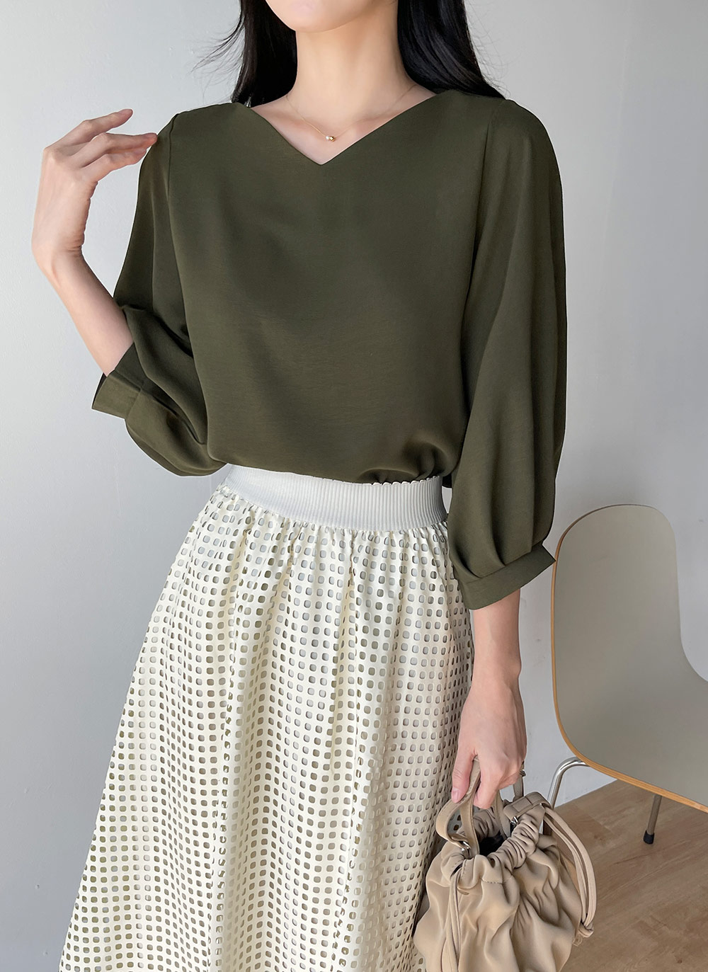Vネックパフ7分袖ブラウス | DHOLIC | 詳細画像2