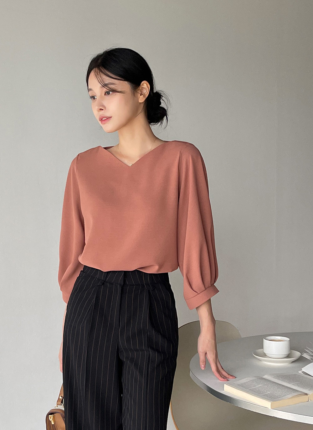 Vネックパフ7分袖ブラウス | DHOLIC | 詳細画像15