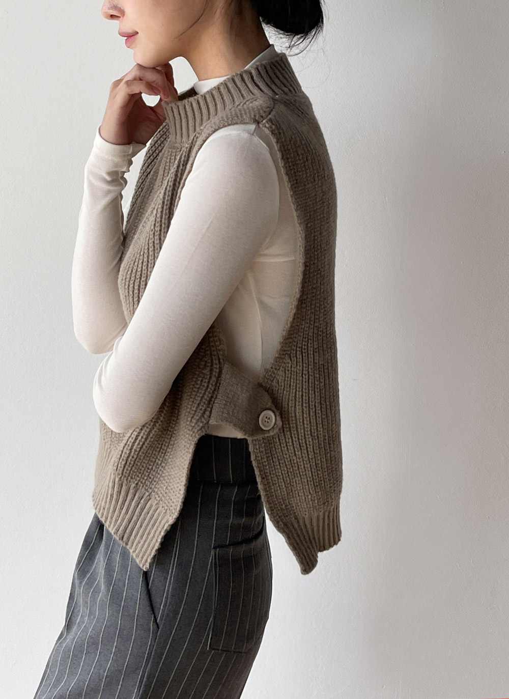 サイドボタンハーフネックベスト | DHOLIC | 詳細画像2