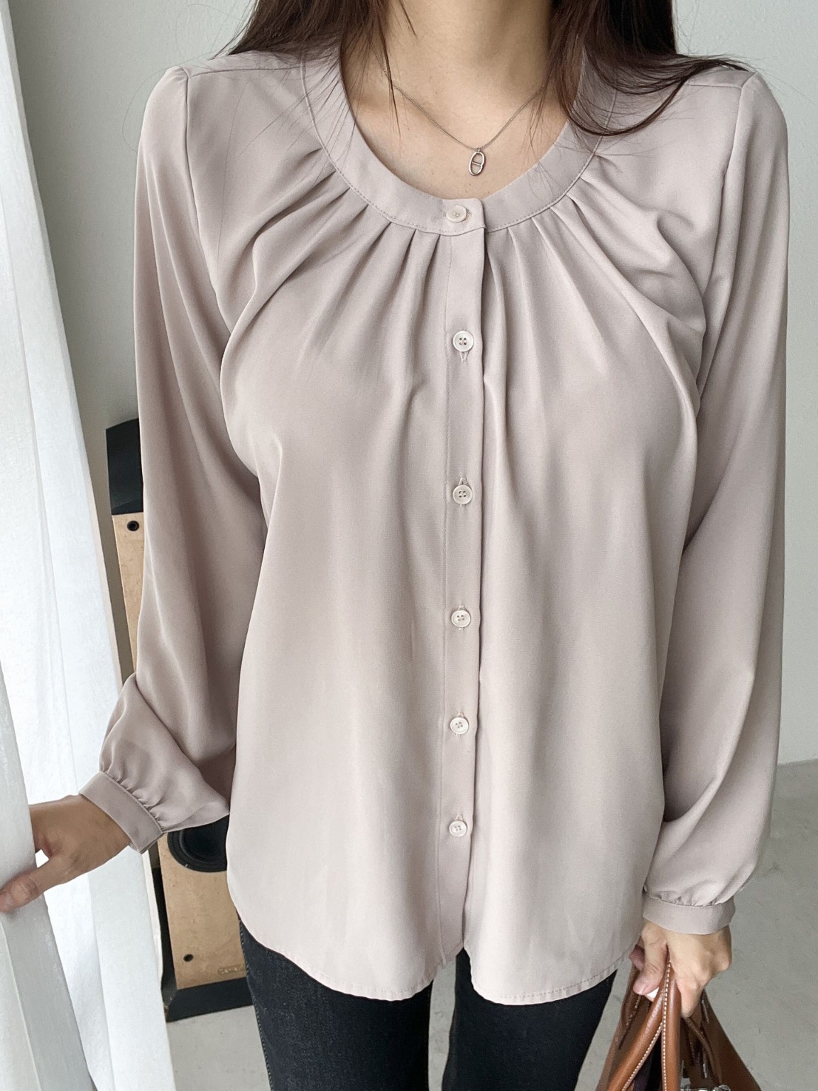 ラウンドネックギャザーブラウス | 詳細画像2