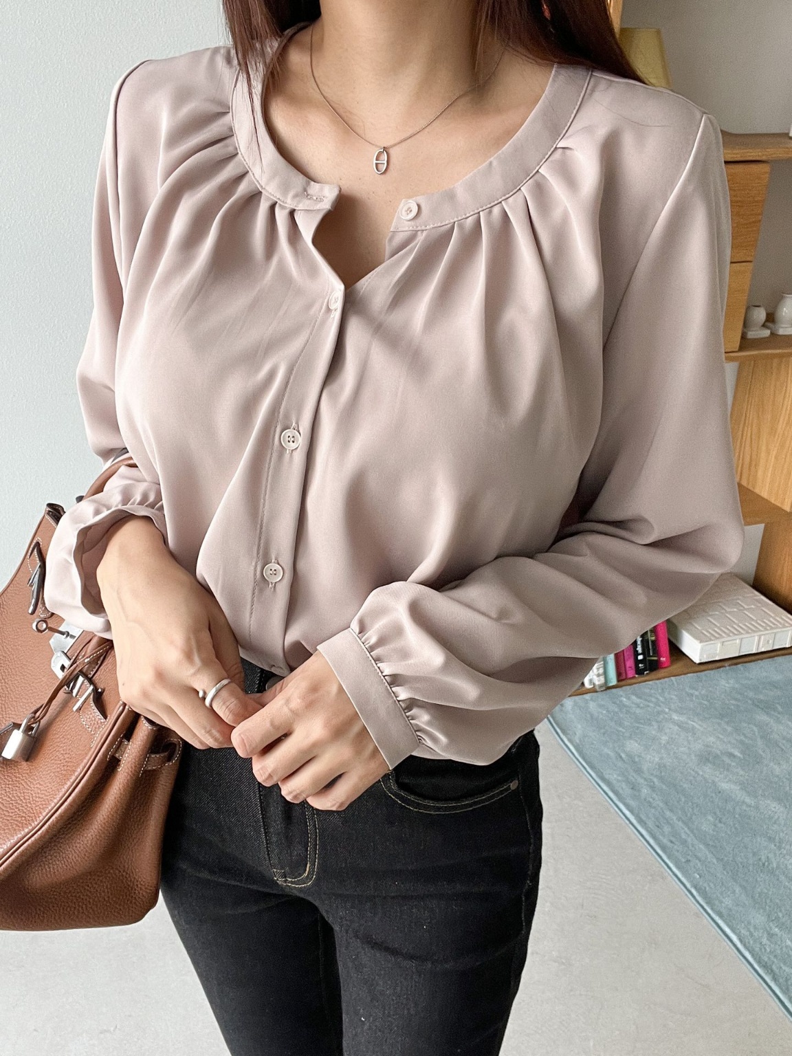 ラウンドネックギャザーブラウス | 詳細画像3