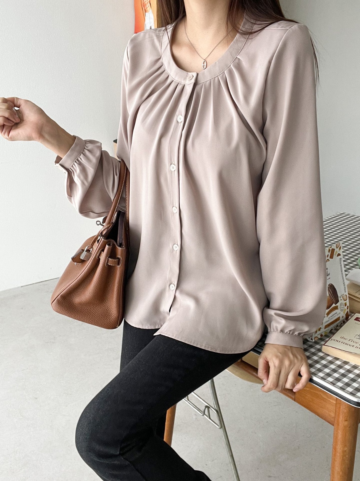 ラウンドネックギャザーブラウス | 詳細画像8